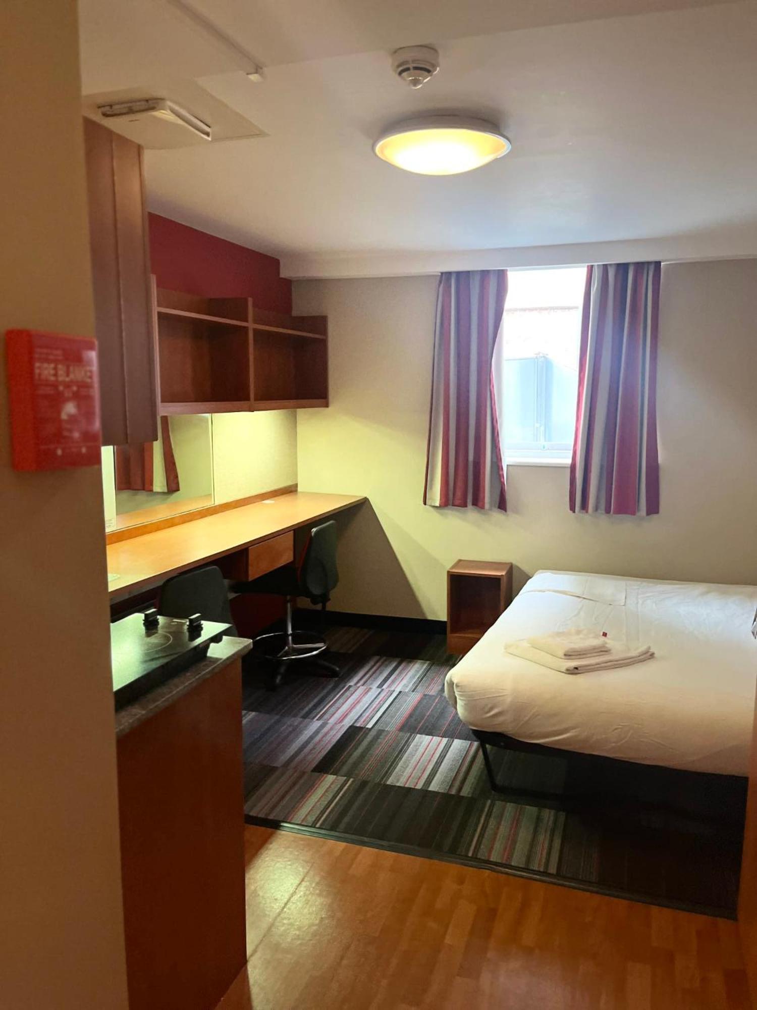 Apartment For Student Only Living In The Heart Of At Market Way